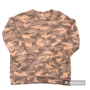Lululemon Atheltica- Sweater| Size 8 | Camo Crewneck